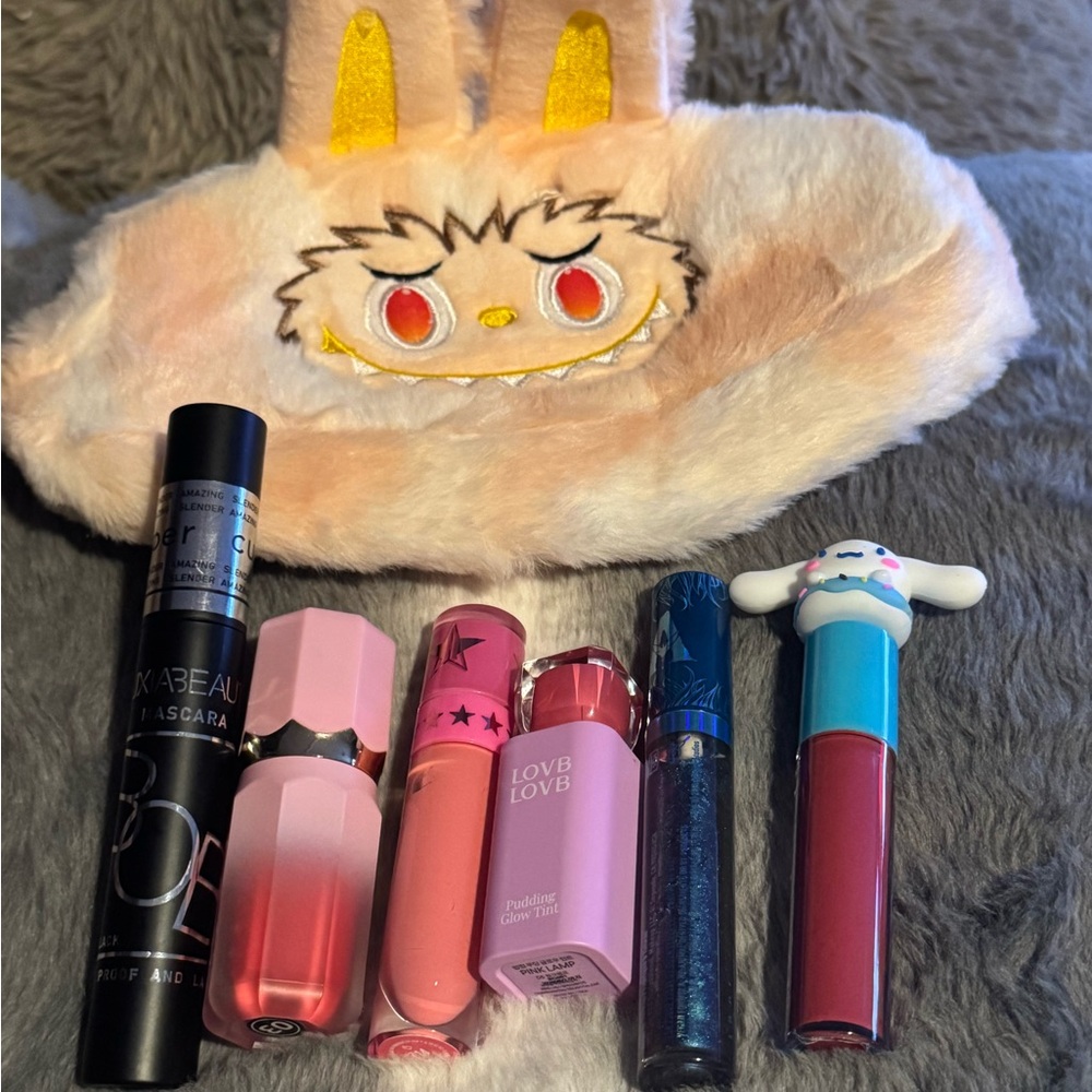 New Makeup Bag and Makeup with Mascara, Liquid Blush & Multiple Lippies